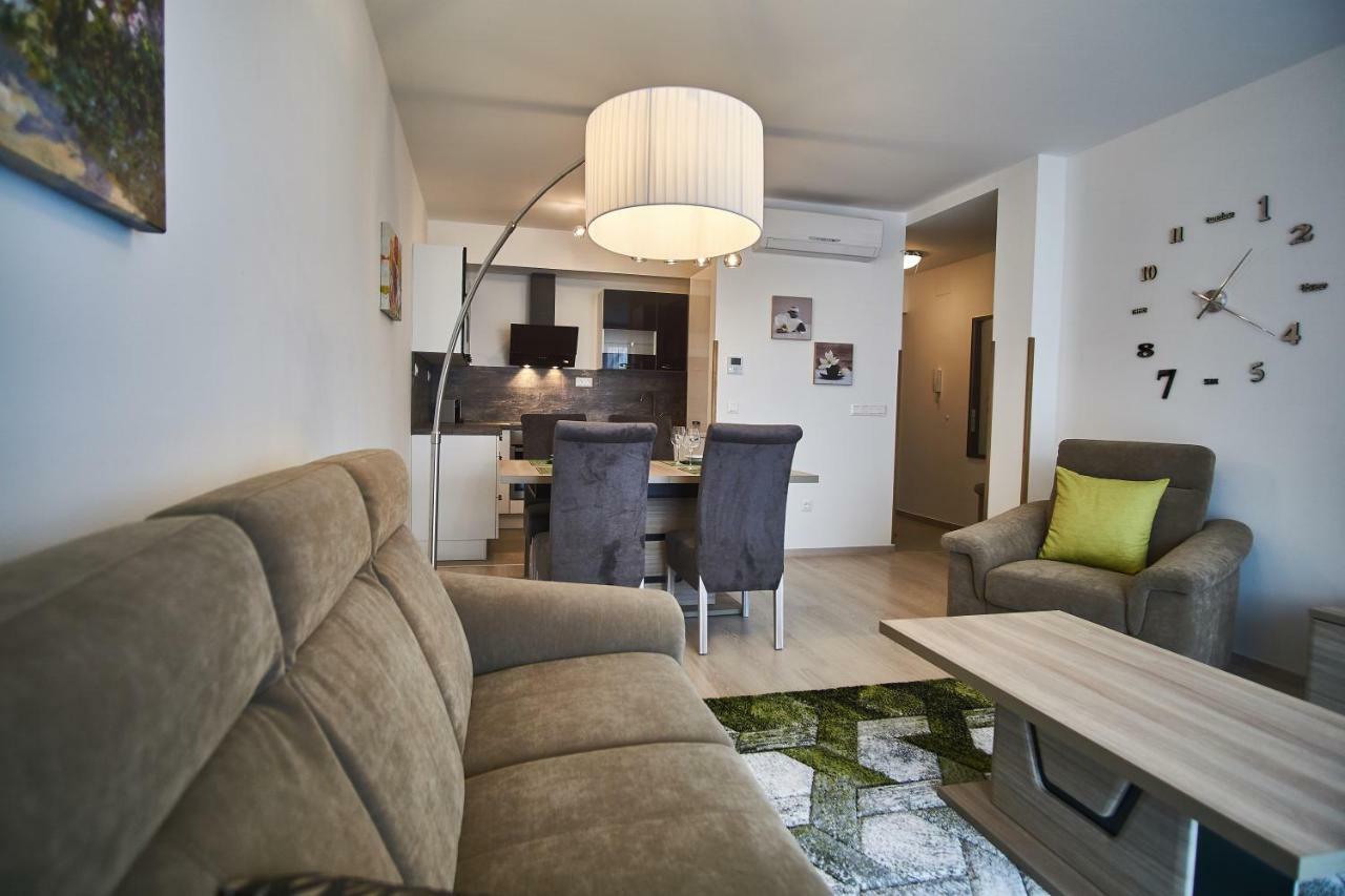 Azur Apartments - Hostaid Siófok Extérieur photo